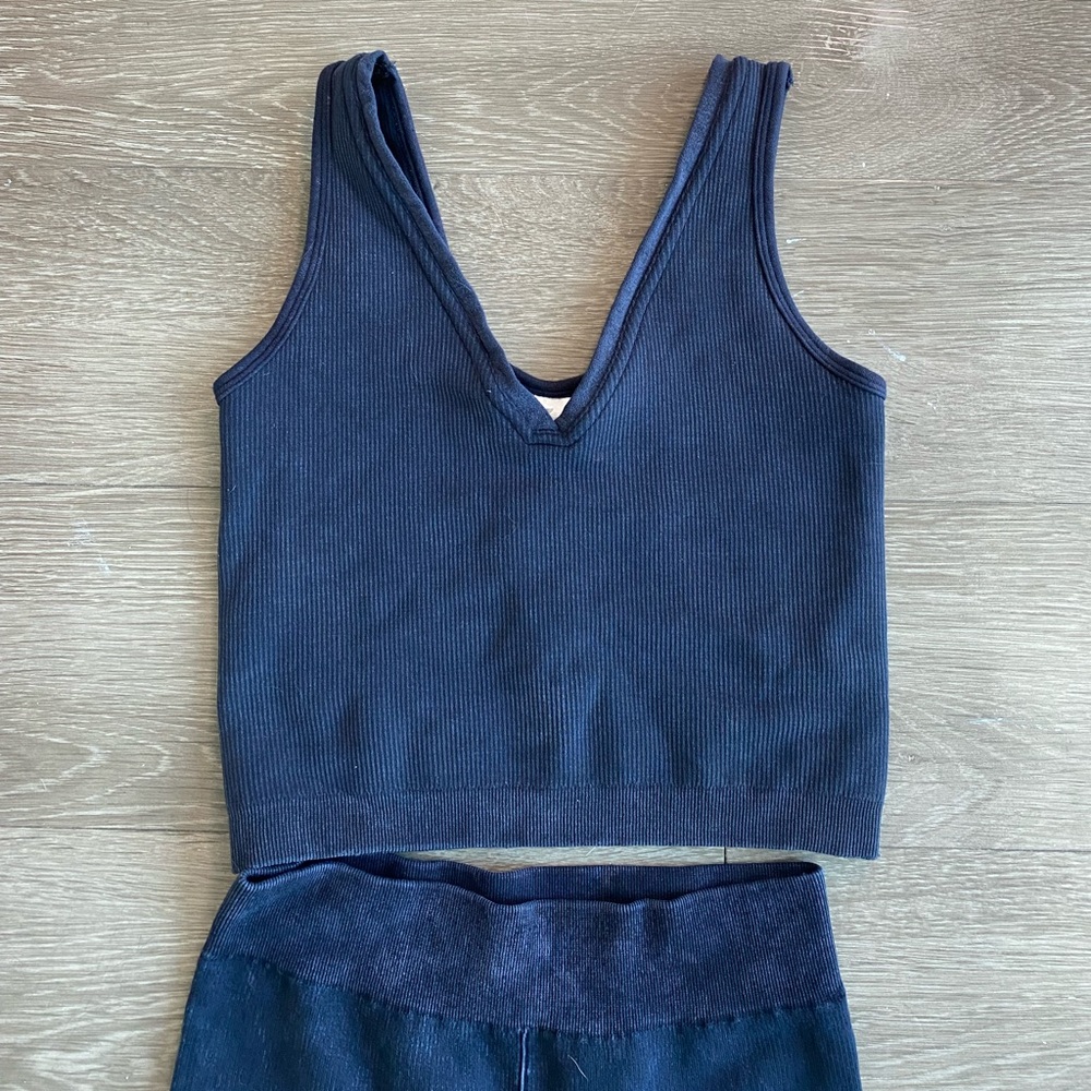 Fabletics Cloud Seamless Split Flare Set - Picture 3 of 6